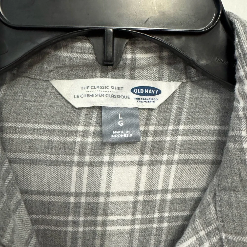 Old Navy Classic Flannel Shirt in Gray Plaid - Size L - Picture 3 of 4
